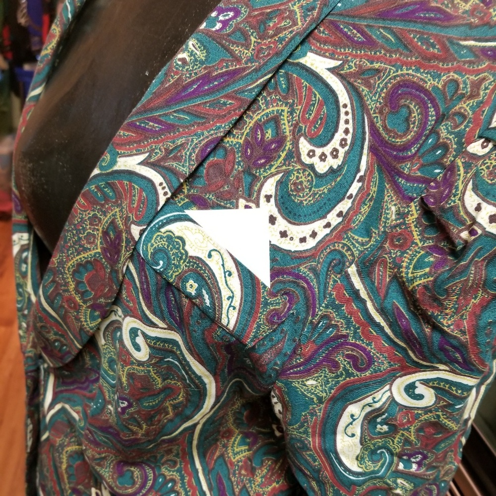 Vintage In-Cinq Paisley Style Shirr